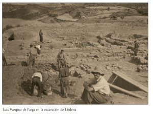 Luis Vazquez de Parga en las excavaciones Villa de La Foz